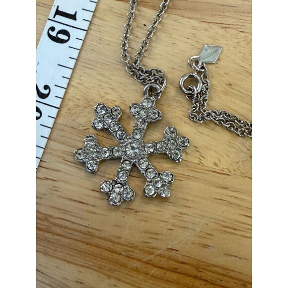 Snowflake Pendant Necklace Rhinestones Silver-Tone Chain By Sarah Coventry - Picture 9 of 9
